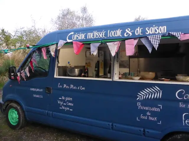 Le food truck bleu, côté comptoir